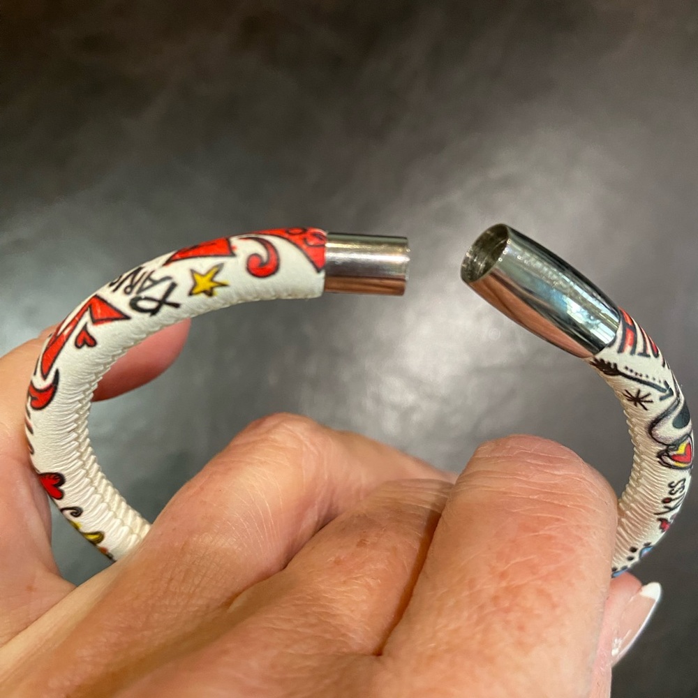 Brighton Red and White Leather Logo Bracelet - Picture 5 of 5